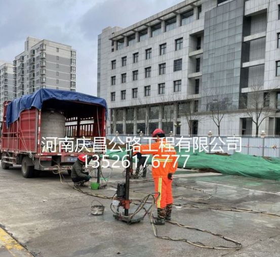 公路壓漿隊提醒，公路養(yǎng)護不可少！